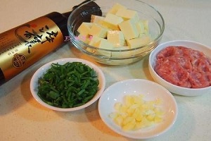 肉末燴豆腐制作全過程方法