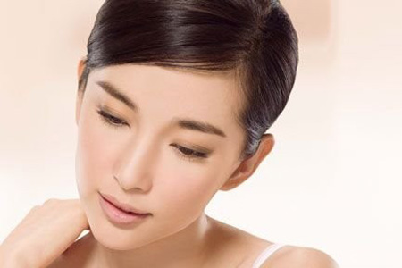 按摩眼部療法輕松去除眼袋顯效果