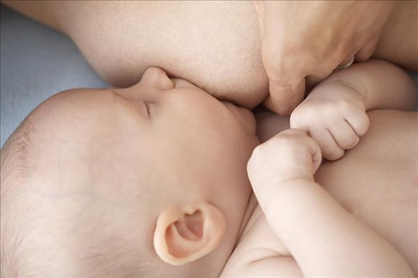 乳頭破裂還能喂奶嗎 喂奶前要清洗乳頭嗎