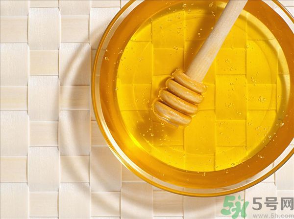 花粉過(guò)敏能吃蜂蜜嗎？花粉過(guò)敏可以喝蜂蜜嗎？