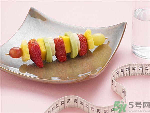 菠蘿和什么榨汁好喝？菠蘿榨汁加什么好喝？