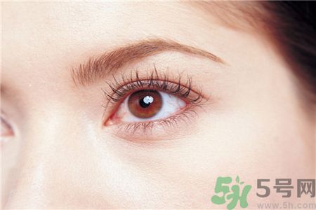 流感咳嗽導(dǎo)致眼睛出血怎么辦?眼睛出血嚴重嗎?