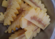 菠蘿里面發(fā)黑能吃嗎？切開菠蘿里面是黑色的怎么回事？