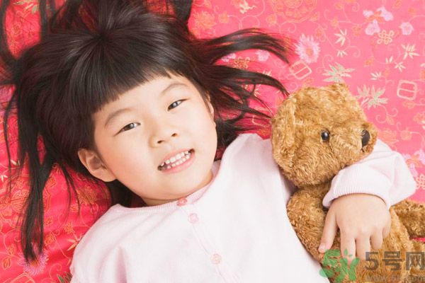 寶寶有戀物情結怎么辦?如何糾正寶寶戀物癖.jpg