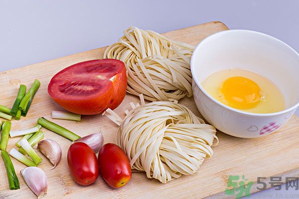 胃不好晚上吃面條好嗎？晚上吃面條容易消化嗎？