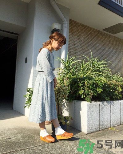 春天怎么穿出清新風？日本女生的薩博涼鞋穿搭方法