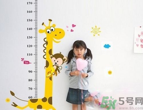 很多人都想長高一點(diǎn)，確長不高，只是想想而已，永遠(yuǎn)不行動(dòng)。很多人都嫌棄自己長得太矮了，卻沒有什么補(bǔ)救措施。不要以為成年后就不能改變自己身高了。按著這個(gè)來，你會(huì)發(fā)現(xiàn)不一樣！