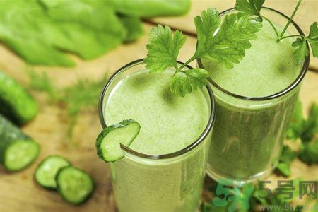 長(zhǎng)痘痘肌膚干燥怎么辦？肌膚干燥吃什么食物好？