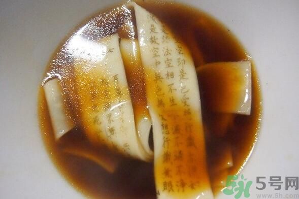 可食用的經(jīng)書(shū)烏龍面怎么做？可食用的經(jīng)書(shū)烏龍面是什么面？