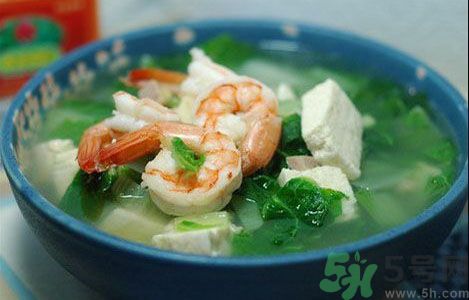 菠菜可以喝豆腐一起吃嗎？菠菜可以喝蝦一起吃嗎？