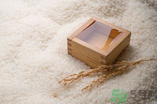 淘米水洗臉能祛斑嗎？淘米水洗臉可以美白嗎？