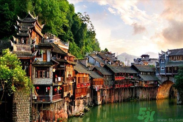 什么地方適合情侶旅游?旅游帶什么東西？