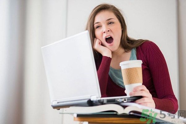 19歲女睡神走哪睡哪竟是病？什么是發(fā)作性睡病？