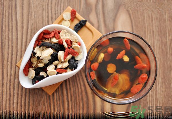 蕁麻疹會(huì)不會(huì)傳染？蕁麻疹怎么治才能好？