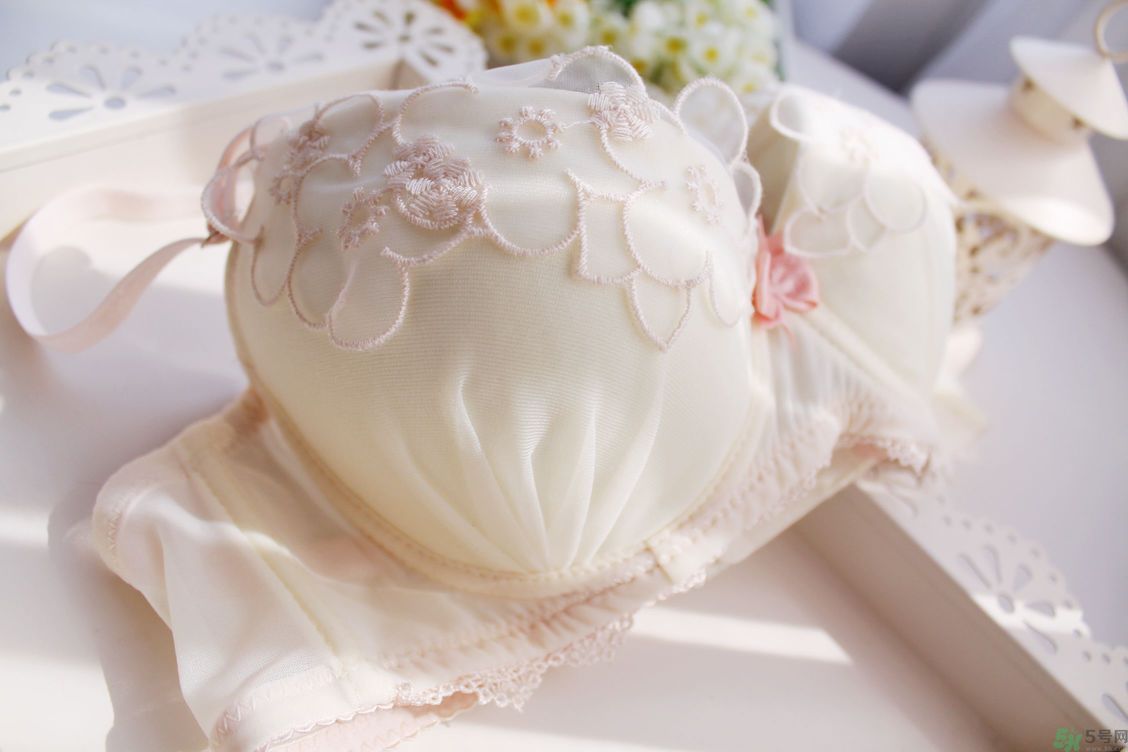 什么內(nèi)衣聚攏效果好？什么內(nèi)衣穿著舒服？