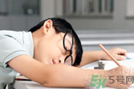 睡覺流口水是什么原因？睡覺流口水怎么辦？