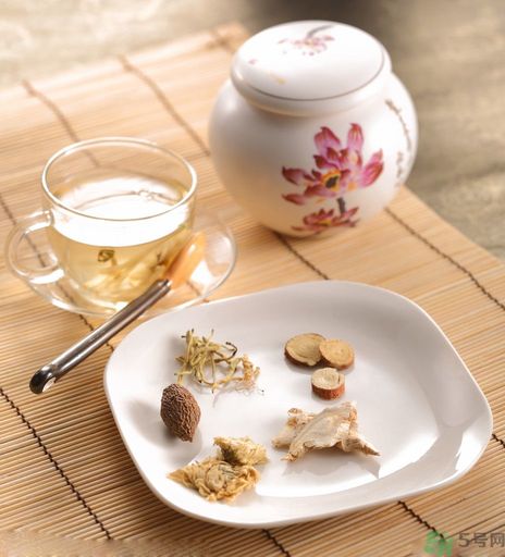 月經(jīng)有血塊是怎么回事？月經(jīng)有血塊怎么調(diào)理？