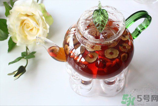 紅棗不能和什么一起吃？紅棗泡水喝會上火嗎？