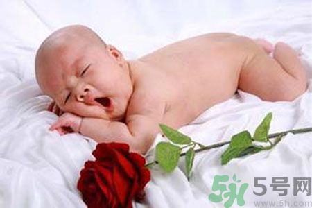 寶寶趴著睡覺好嗎？寶寶趴著睡覺是怎么回事？