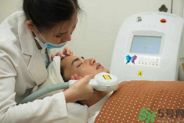 女生長(zhǎng)胡子怎么辦？女生長(zhǎng)胡子是什么原因？
