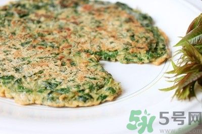 香椿雞蛋餅怎么做？香椿煎蛋餅做才能好吃？