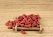 枸杞干吃好還是泡水好？枸杞怎么吃效果最好？