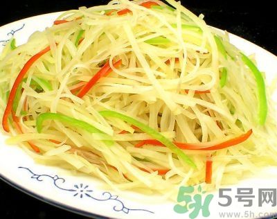 土豆絲和土豆片哪個更好吃？土豆片可以炒什么？