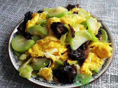 黑木耳怎么做好吃？黑木耳的家常做法？