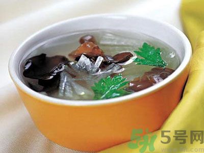白發(fā)多吃黑木耳可以變黑嗎？怎么防止白發(fā)？