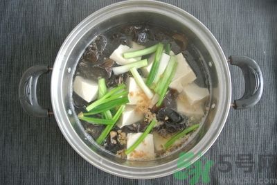 黑木耳可以治便秘嗎？黑木耳有什么食療的方法？