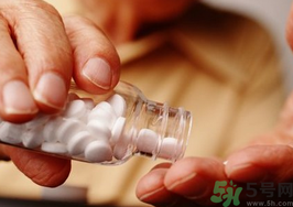 胃潰瘍的早期癥狀有哪些？胃潰瘍的癥狀有哪些？