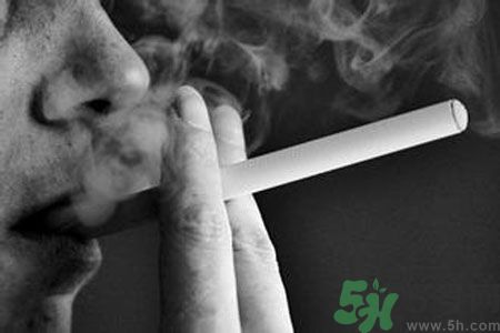 胃潰瘍可以抽煙嗎？胃潰瘍抽煙好嗎？