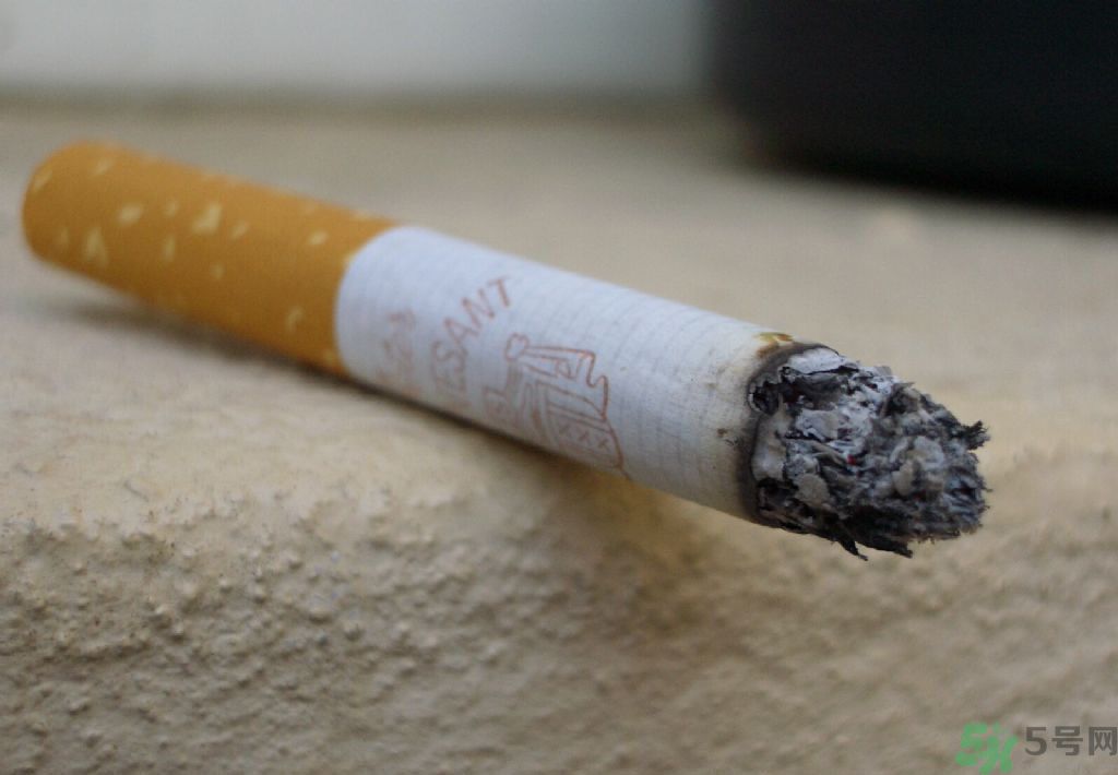 胃潰瘍可以抽煙嗎？胃潰瘍抽煙好嗎？