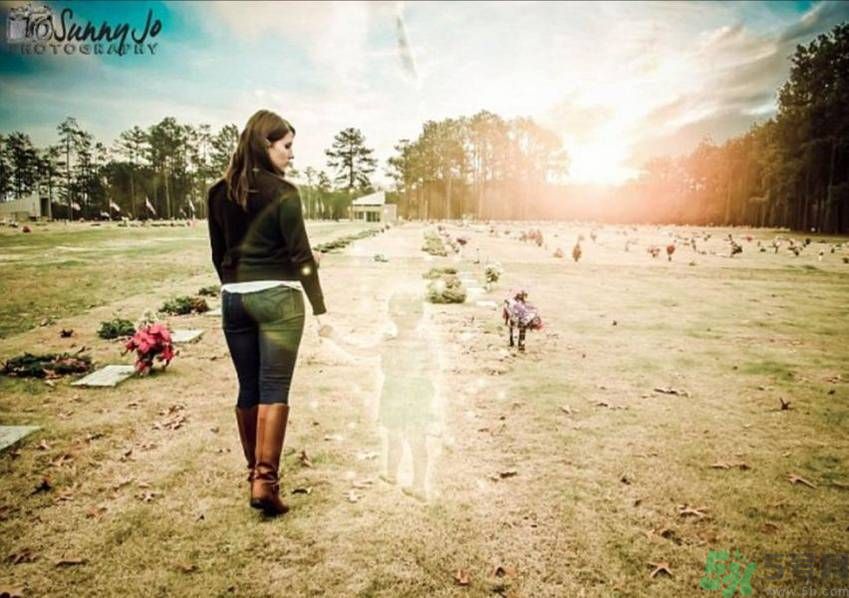 美國一母親虐待女兒致死后 找人P圖合照好嗎？