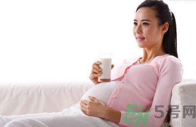 想懷孕擠破頭懷孕要排隊 不按學校規(guī)定就開除！