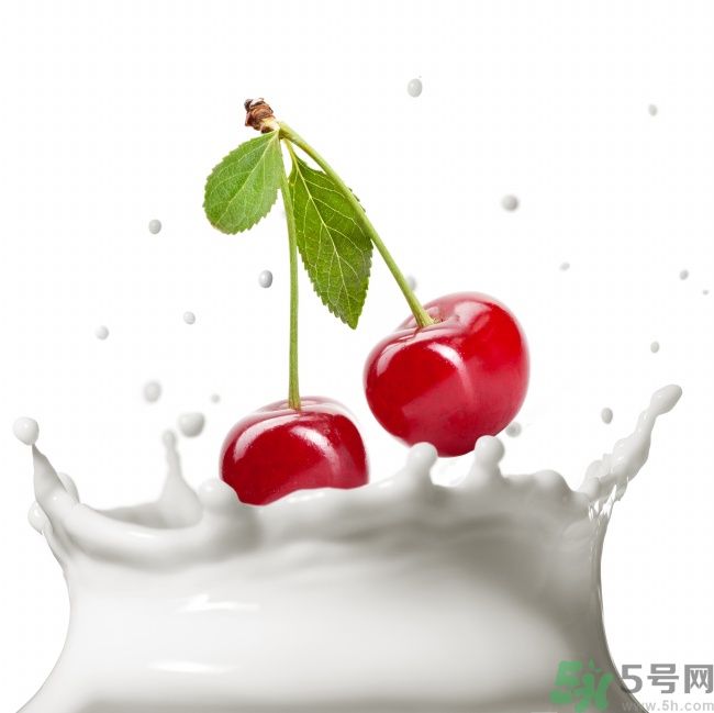 香蕉和牛奶可以一起吃嗎？牛奶可以和什么水果一起吃？