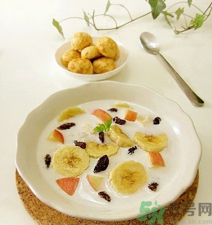 牛奶能和獼猴桃一起吃嗎？牛奶不能和什么一起吃？