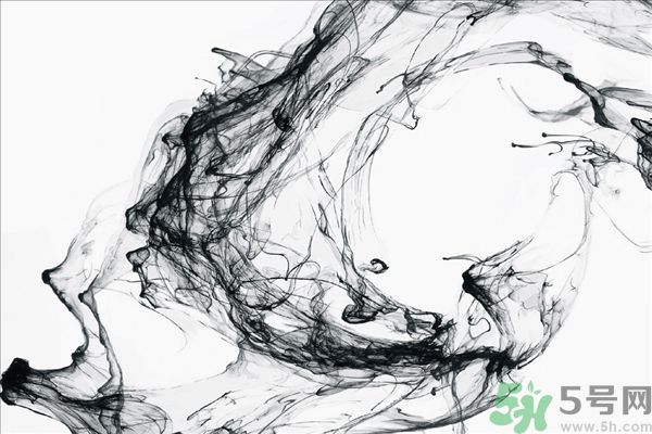 往同學(xué)保溫杯中倒墨汁 誤食墨水怎么辦？