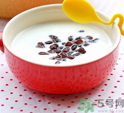 牛奶和酸奶哪個(gè)更加健康？牛奶和酸奶哪個(gè)更好？