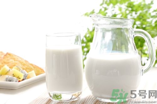 牛奶和酸奶哪個(gè)更加健康？牛奶和酸奶哪個(gè)更好？