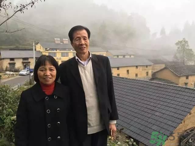 浙江富翁棄億萬資產(chǎn)與農(nóng)婦結(jié)婚  怎樣追求真愛才好？