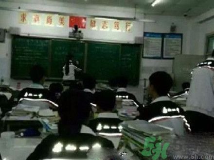 校服帶反光標(biāo)志防早戀是怎么回事？校服為什么要帶反光標(biāo)志？