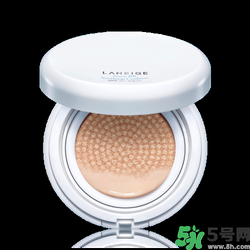 蘭芝氣墊bb13號跟21號哪個更白？蘭芝氣墊bb色差大嗎？