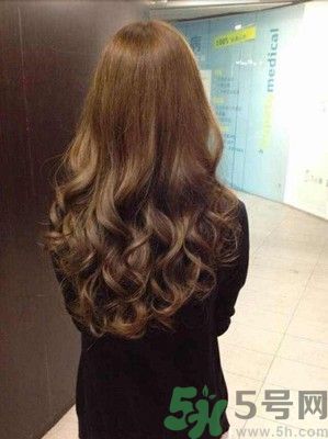 自己怎么吹卷發(fā)？吹卷發(fā)的小竅門？