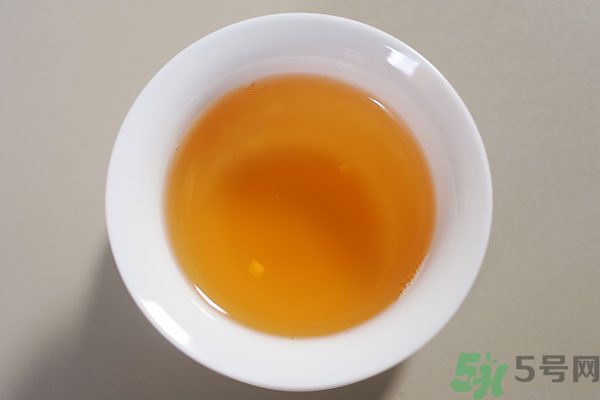 早上起床喝白開水好嗎？喝白開水好還是茶水好？