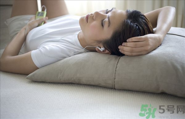 女性吃什么預(yù)防泌尿道感染？泌尿道感染不能吃什么？