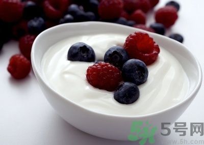 每天喝檸檬水可以排毒嗎？和檸檬水好不好？