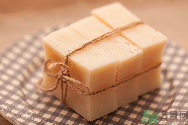 肥皂和沐浴露哪個(gè)好？肥皂和沐浴露的區(qū)別？