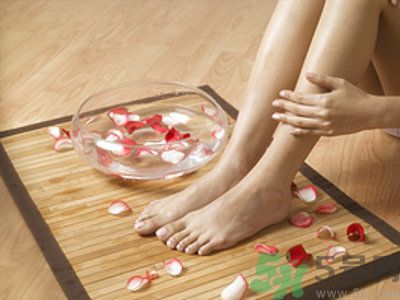 用醋泡腳能治腳臭嗎？泡腳放醋能除腳臭嗎？