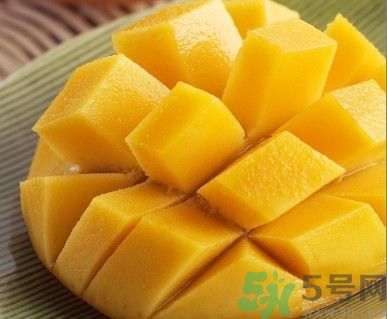 芒果皮發(fā)黑還可以吃嗎？芒果長黑斑吃了會怎么樣？
